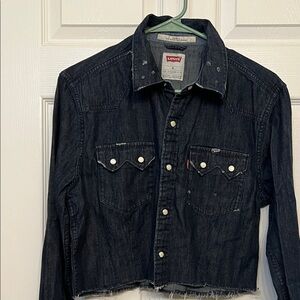 Levi's Dark Denim Cropped snap down shirt size M
